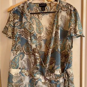 Sheer patterned wrap top, ruffles on v neckline. Ties at side. Lane Bryant 18-20